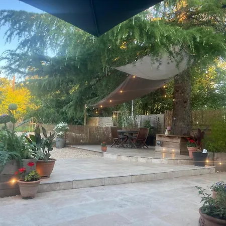 Rusty Shears46 Eclectic Couples Escape, Hot Tub & Cahors Vineyards