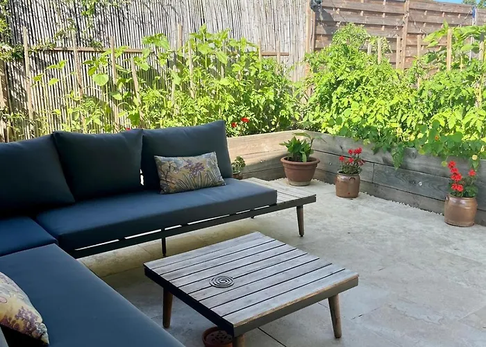 Rusty Shears46 Eclectic Couples Escape, Hot Tub & Cahors Vineyards *