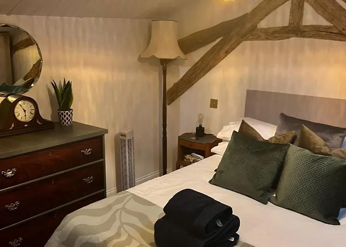 Rusty Shears46 Eclectic Couples Escape, Hot Tub & Cahors Vineyards *