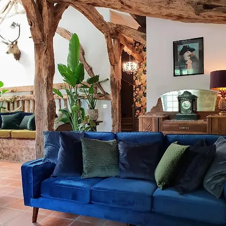 Rusty Shears46 Eclectic Couples Escape, Hot Tub & Cahors Vineyards *