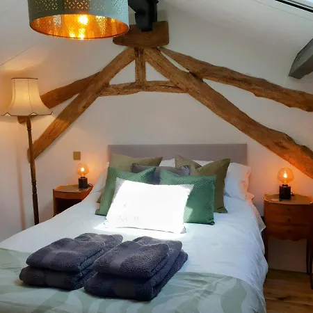 Rusty Shears46 Eclectic Couples Escape, Hot Tub & Cahors Vineyards Villa