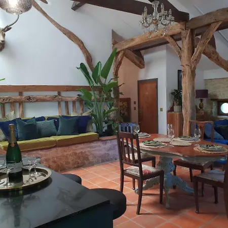 Villa Rusty Shears46 Eclectic Couples Escape, Hot Tub & Cahors Vineyards *