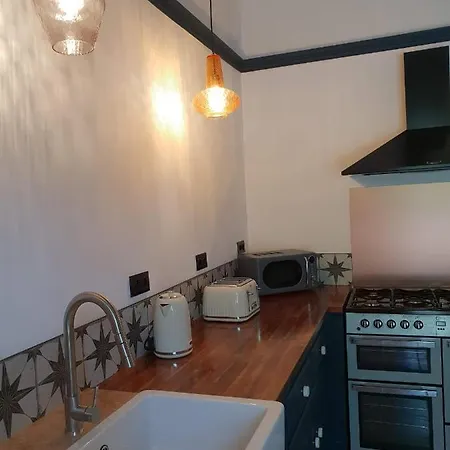 Rusty Shears46 Eclectic Couples Escape, Hot Tub & Cahors Vineyards Villa Lacapelle-Cabanac