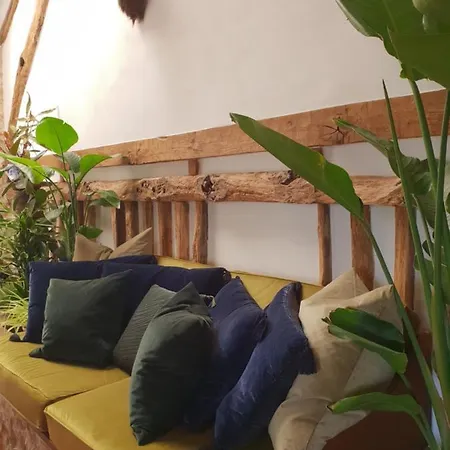 Villa Rusty Shears46 Eclectic Couples Escape, Hot Tub & Cahors Vineyards *