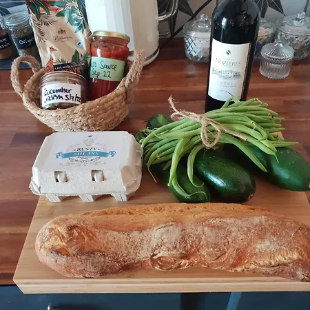 Rusty Shears46 Eclectic Couples Escape, Hot Tub & Cahors Vineyards *