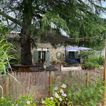 Rusty Shears46 Eclectic Couples Escape, Hot Tub & Cahors Vineyards