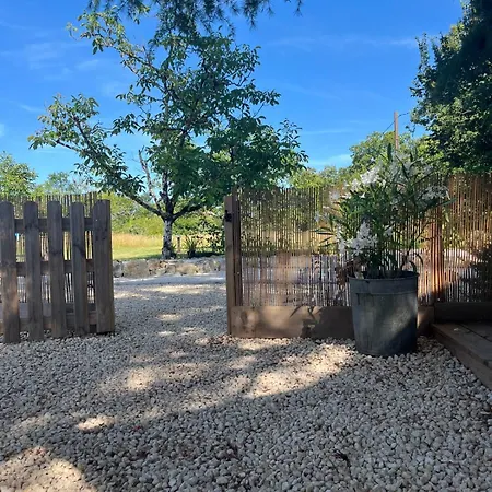 Rusty Shears46 Eclectic Couples Escape, Hot Tub & Cahors Vineyards