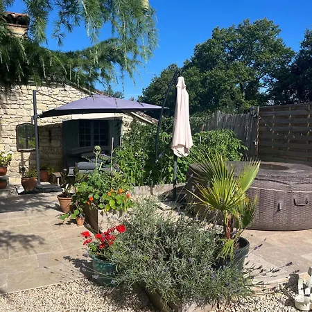 Rusty Shears46 Eclectic Couples Escape, Hot Tub & Cahors Vineyards
