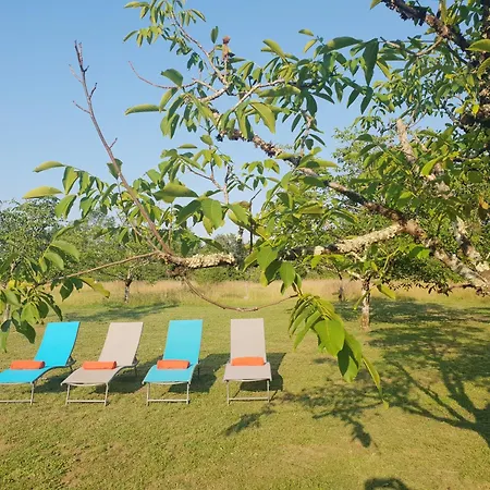 Villa Rusty Shears46 Eclectic Couples Escape, Hot Tub & Cahors Vineyards