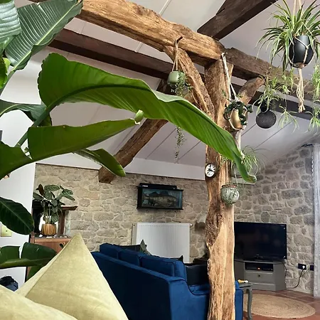 Rusty Shears46 Eclectic Couples Escape, Hot Tub & Cahors Vineyards Villa *