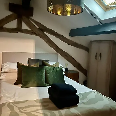 Rusty Shears46 Eclectic Couples Escape, Hot Tub & Cahors Vineyards * Lacapelle-Cabanac