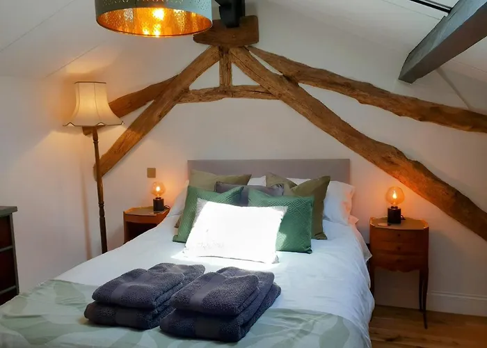 Rusty Shears46 Eclectic Couples Escape, Hot Tub & Cahors Vineyards Villa