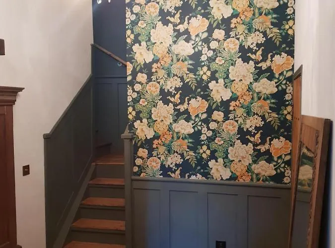 Rusty Shears46 Eclectic Couples Escape, Hot Tub & Cahors Vineyards