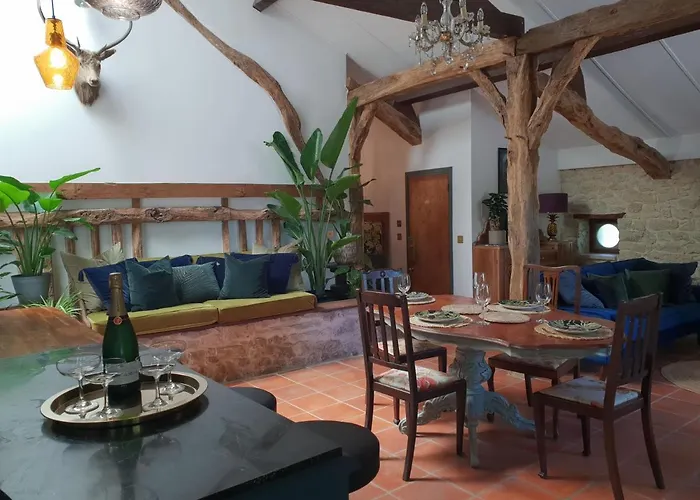 Villa Rusty Shears46 Eclectic Couples Escape, Hot Tub & Cahors Vineyards *