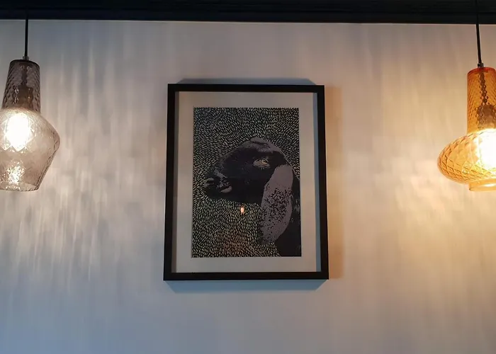 Rusty Shears46 Eclectic Couples Escape, Hot Tub & Cahors Vineyards