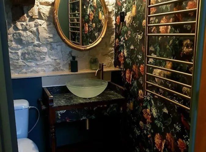 Villa Rusty Shears46 Eclectic Couples Escape, Hot Tub & Cahors Vineyards Lacapelle-Cabanac