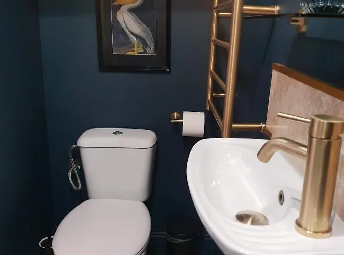 Rusty Shears46 Eclectic Couples Escape, Hot Tub & Cahors Vineyards Villa Lacapelle-Cabanac