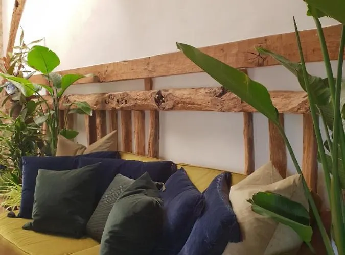 Villa Rusty Shears46 Eclectic Couples Escape, Hot Tub & Cahors Vineyards *