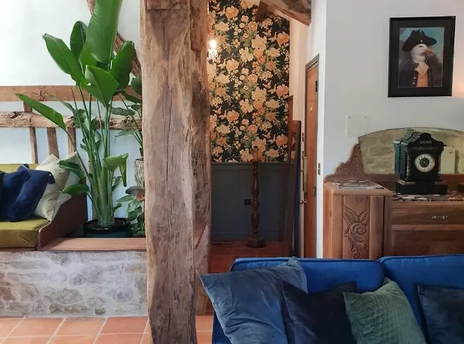 Rusty Shears46 Eclectic Couples Escape, Hot Tub & Cahors Vineyards * Lacapelle-Cabanac