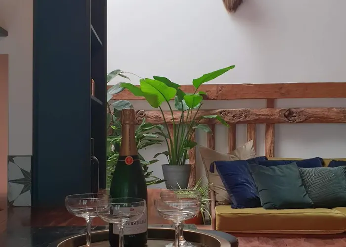 Rusty Shears46 Eclectic Couples Escape, Hot Tub & Cahors Vineyards Villa *