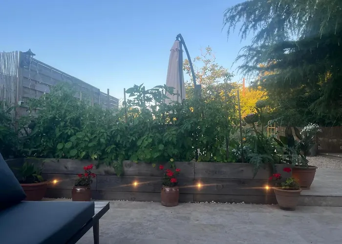 Villa Rusty Shears46 Eclectic Couples Escape, Hot Tub & Cahors Vineyards