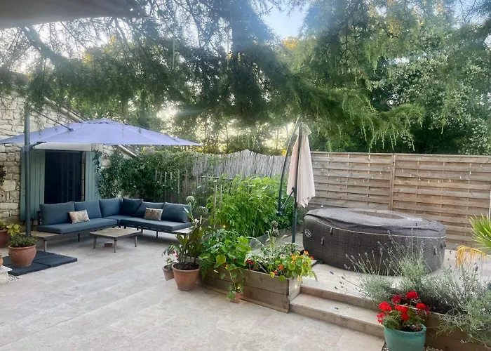 Villa Rusty Shears46 Eclectic Couples Escape, Hot Tub & Cahors Vineyards