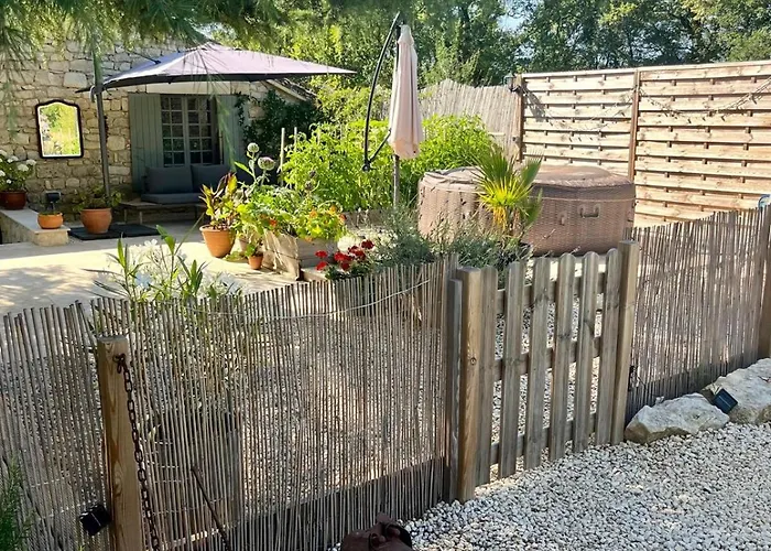 Rusty Shears46 Eclectic Couples Escape, Hot Tub & Cahors Vineyards Villa Lacapelle-Cabanac