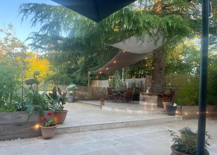 Rusty Shears46 Eclectic Couples Escape, Hot Tub & Cahors Vineyards