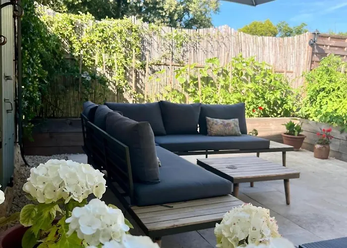 Villa Rusty Shears46 Eclectic Couples Escape, Hot Tub & Cahors Vineyards Lacapelle-Cabanac