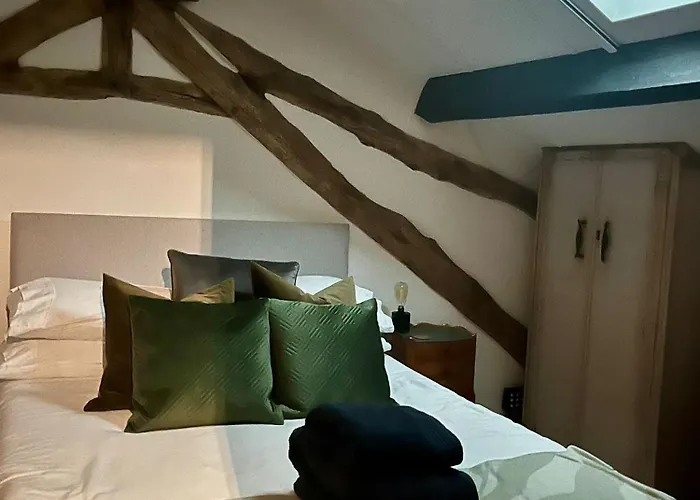 Rusty Shears46 Eclectic Couples Escape, Hot Tub & Cahors Vineyards * Lacapelle-Cabanac