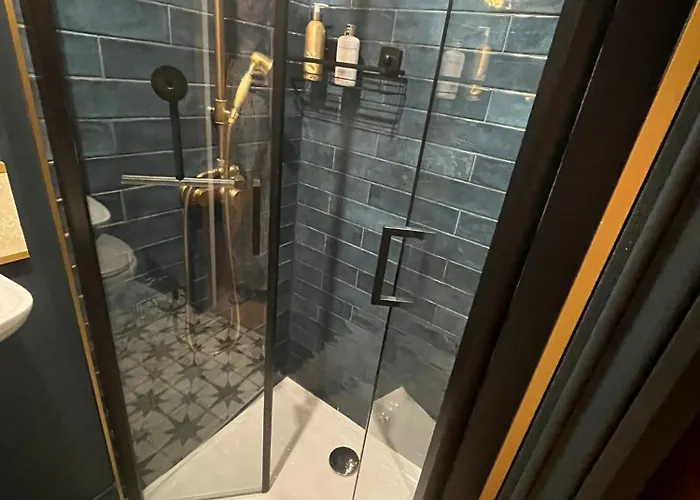 Rusty Shears46 Eclectic Couples Escape, Hot Tub & Cahors Vineyards Villa Lacapelle-Cabanac